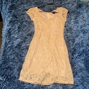 I’m am selling a women’s body on dress from rue 21